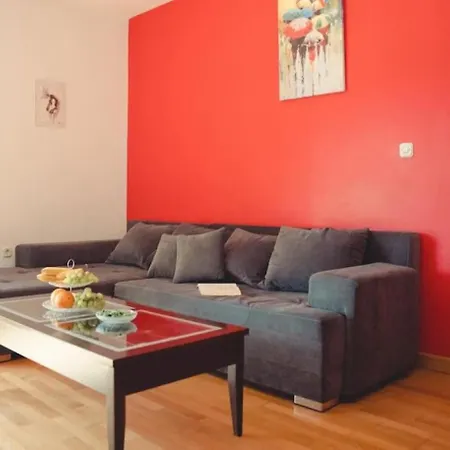 Lovely 1-bedroom W/ Seaview + Free Parking Apartment