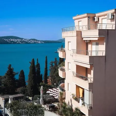 Lovely 1-bedroom W/ Seaview + Free Parking