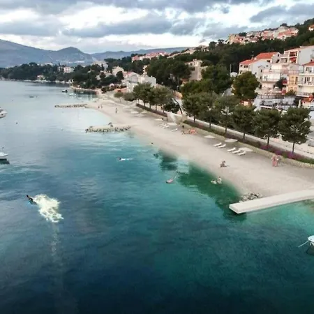 Lovely 1-bedroom W/ Seaview + Free Parking * Trogir